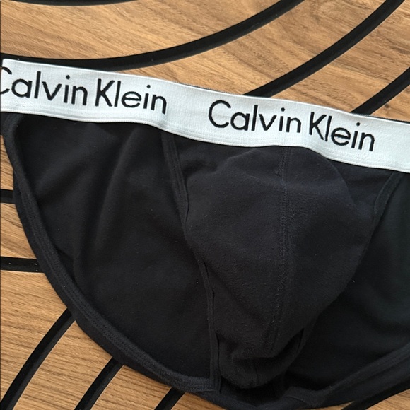 Calvin Klein - Picture 3 of 6